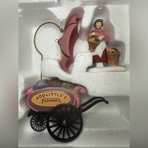 Department 56 Lot Of 3 Chelsea Market Monger Cart Mistletoe Curiosities Flower - Picture 11 of 11